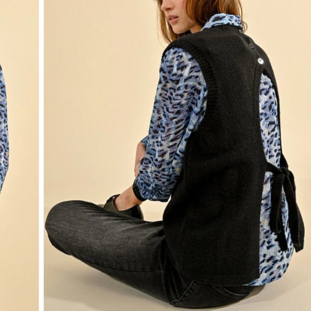 Molly Bracken Sleeveless Backless Crew Neck Sweater Vest - Black size M